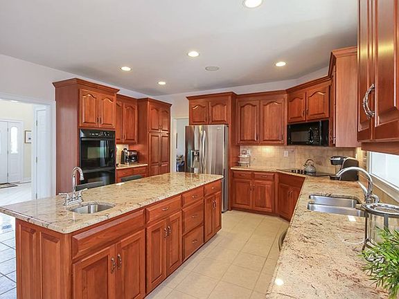 3rd image of 40 Old Dairy Ln