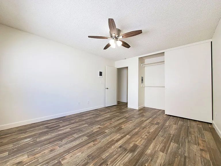 Villa Mesa Apartments — Photo 11