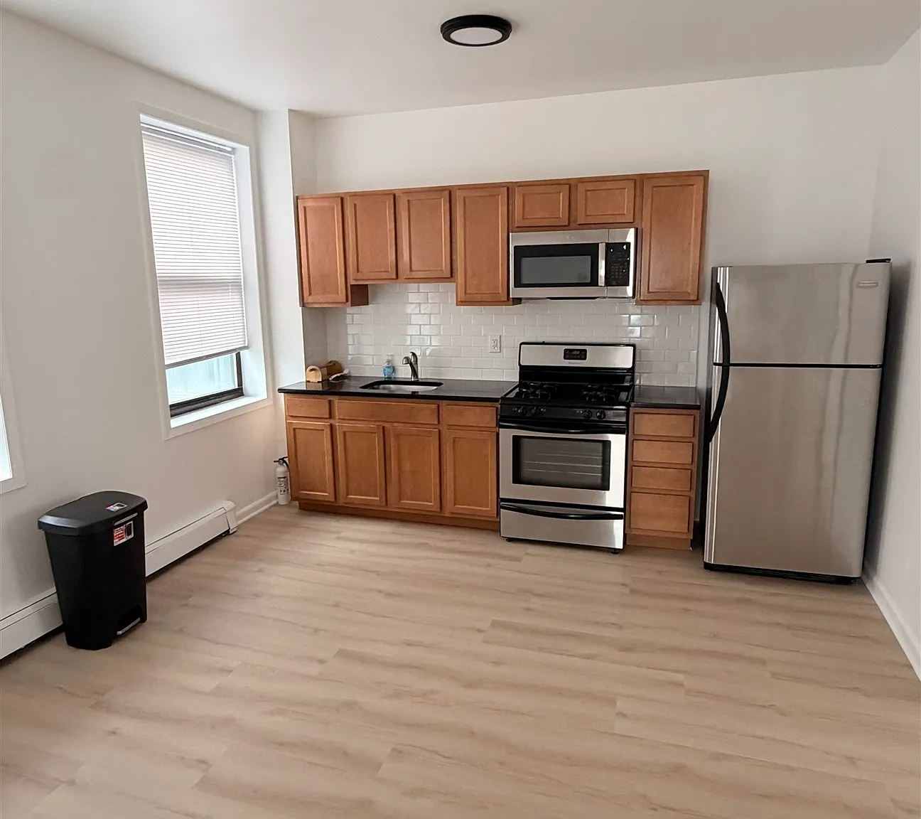 2 bed, 1.0 bath, $2,350 — Photo 2