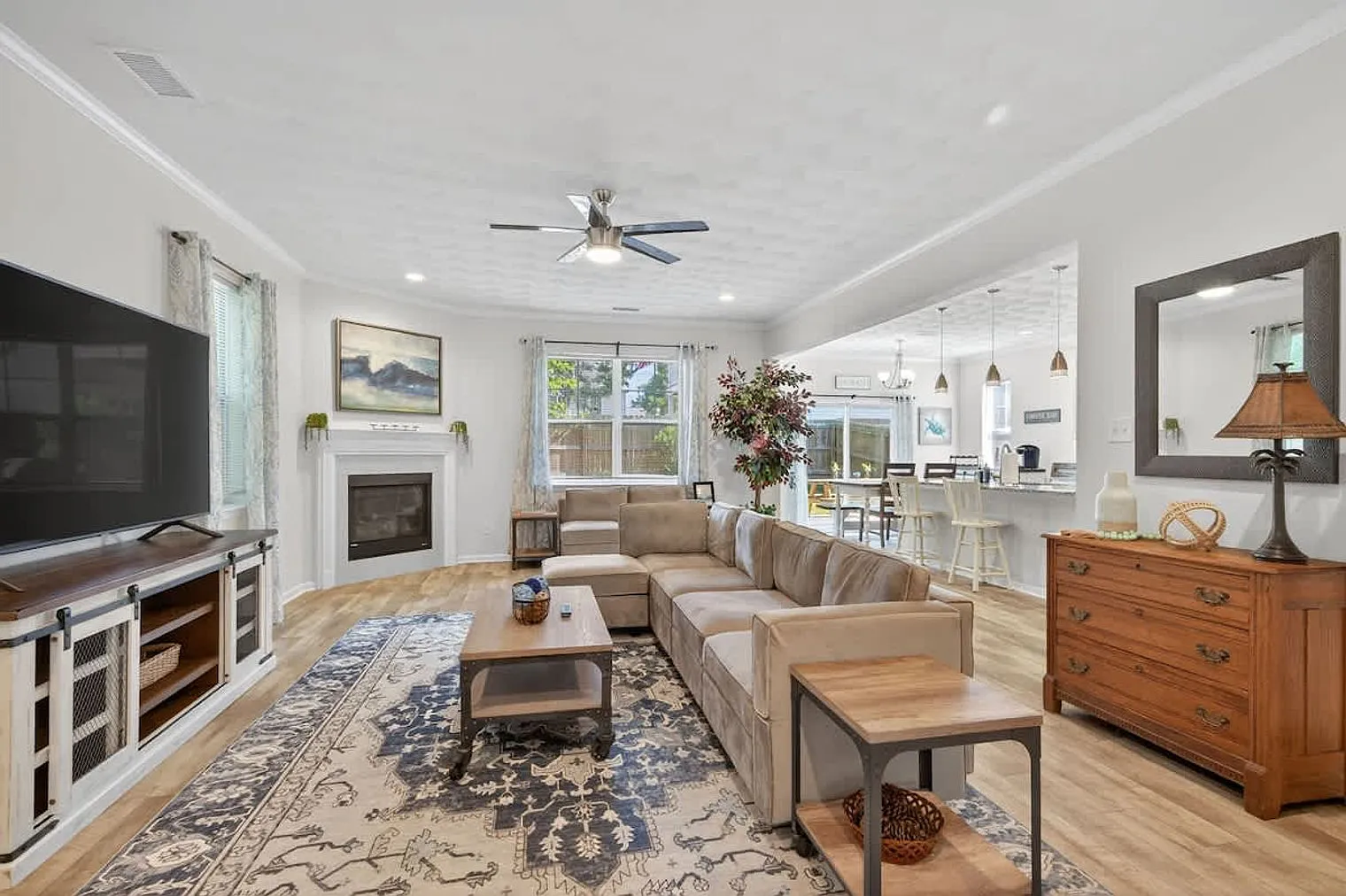 4 bed, 3.0 bath, $3,097 — Photo 1