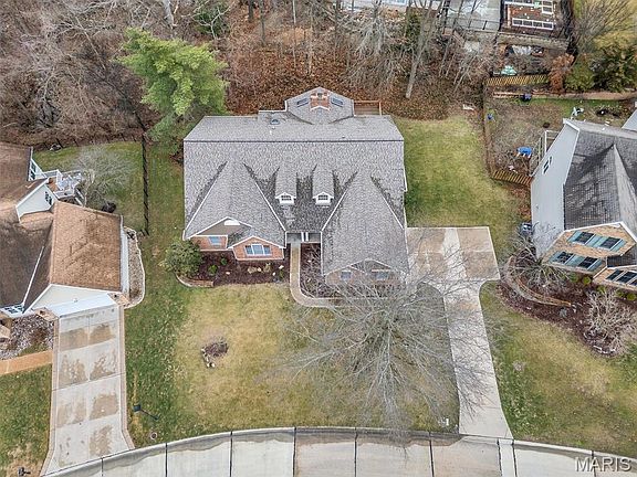 5th image of 390 Portsmouth Dr