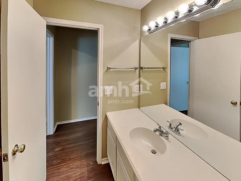 304 Double Oak Ln — Photo 16