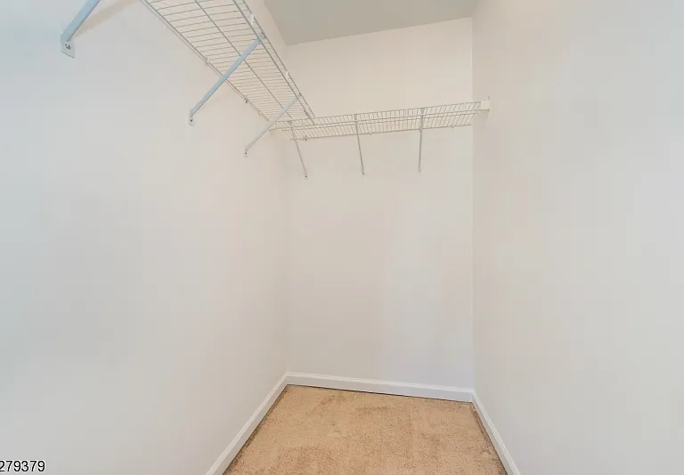102 Lakeview Ct — Photo 13