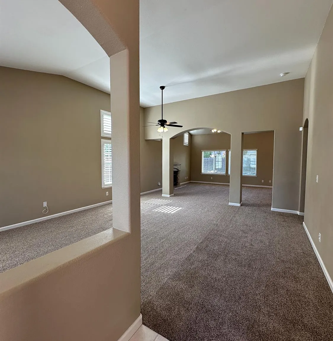 4 bed, 2000 sqft, $2,800 — Photo 2