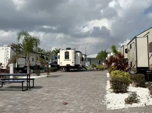 2727 Frontage Rd #94, Davenport, FL 33837