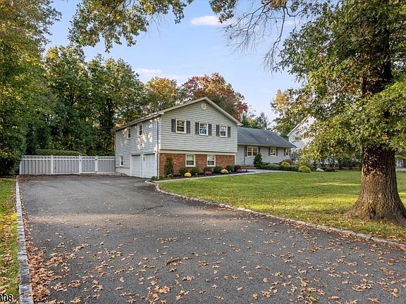 4th image of 4 Walton Ln