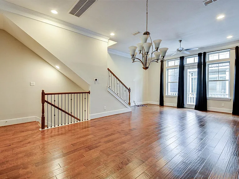 720 N Shepherd Dr — Photo 32
