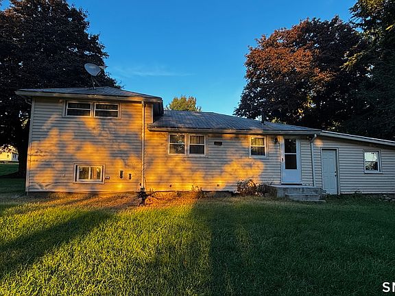 3rd image of 1383 Sullivan Avenue