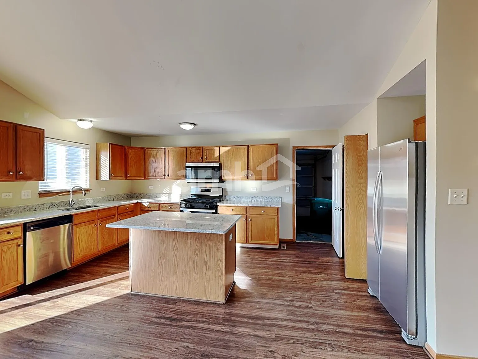 4 bed, 3.0 bath, 2088 sqft, $3,405 — Photo 4