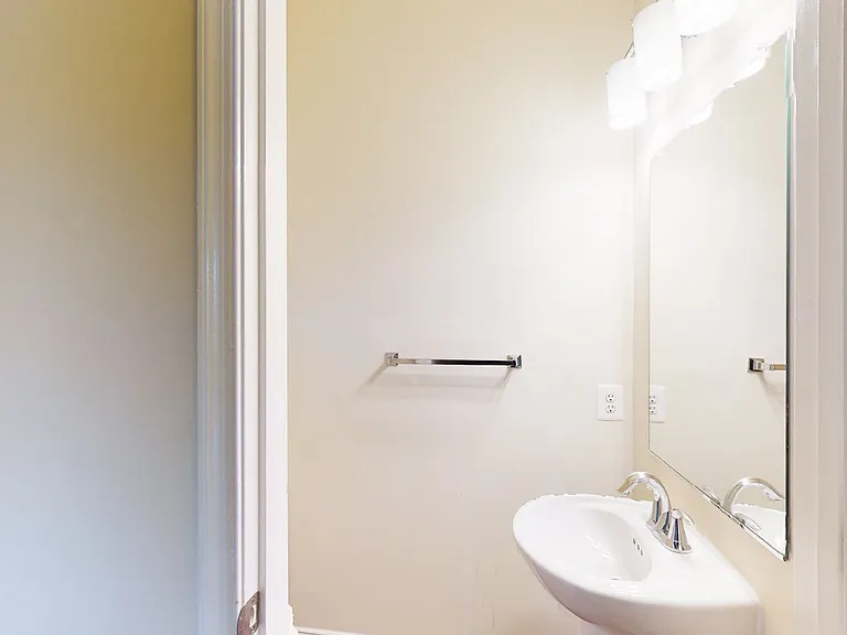 720 Barnes St NE — Photo 23