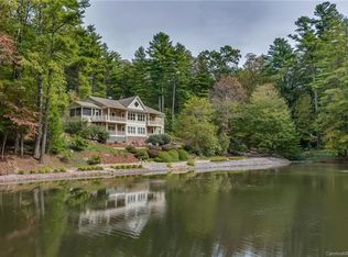 28 Oak Gate Dr, Hendersonville, NC 28739