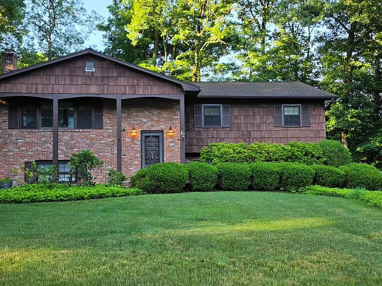 12 Palisades Ct — Photo 2