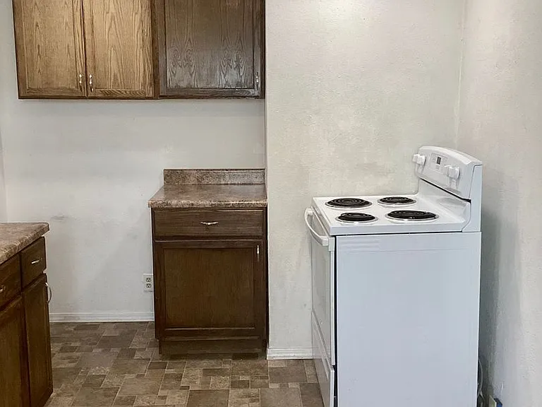 1803 Siskiyou St — Photo 13