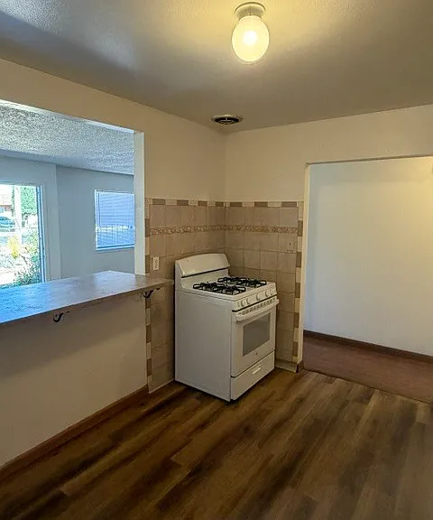 3048 Harris Ave — Photo 7