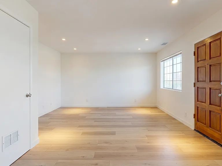 519 E Walnut Ave #4 — Photo 10