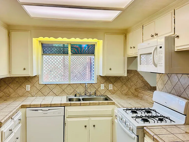 7578 Paisley Ave — Photo 35