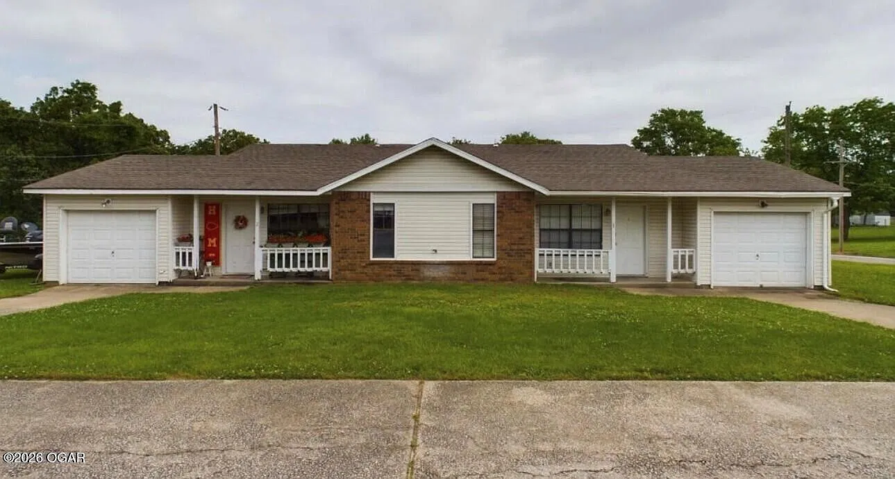 2 bed, 1.0 bath, 1043 sqft, $950 — Photo 1