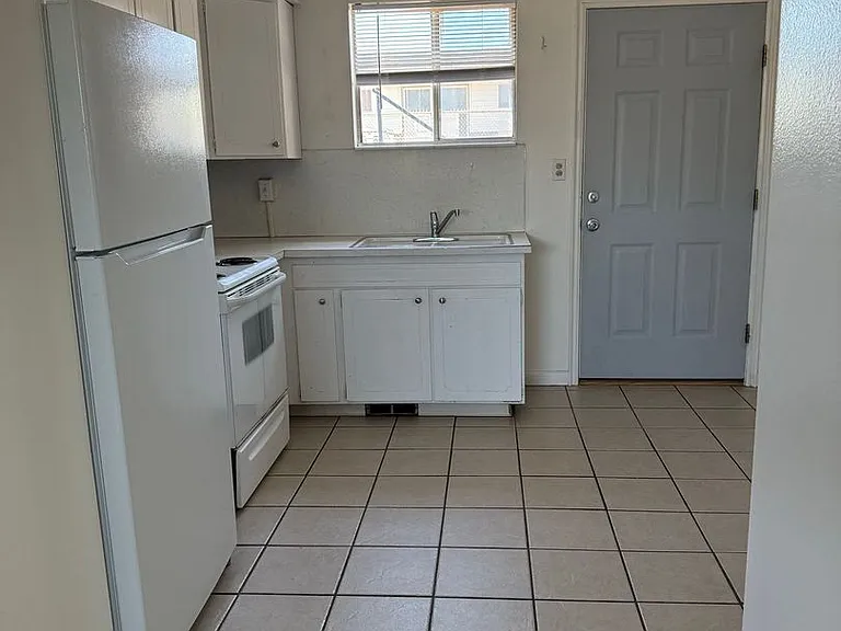 1585 S 800 E — Photo 4