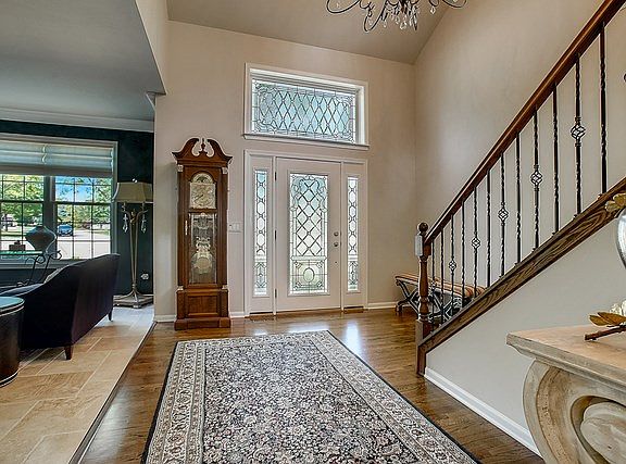4th image of 8 Bedford Ct