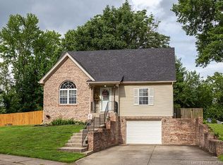 530 Hoffman Dr, New Albany, IN 47150