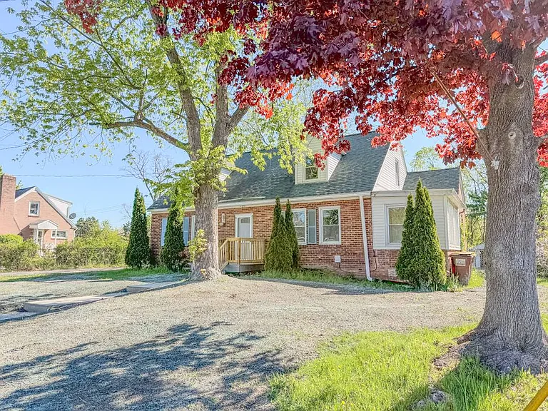 69 McArthur Rd — Photo 2