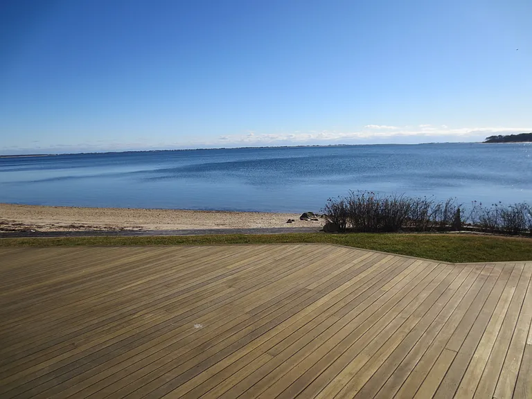 312 E Montauk Hwy — Photo 1