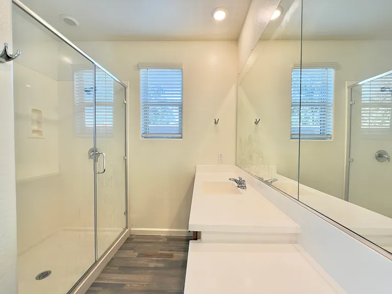 4523 N 92nd Ave — Photo 5