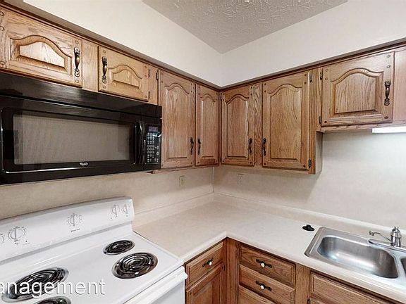 5th image of 305 N Salisbury St #16