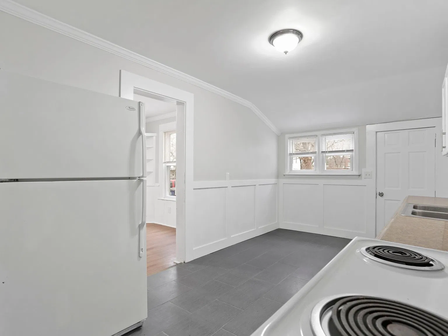 5 bed, 1554 sqft, $2,850 — Photo 2