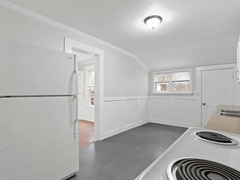 393 Huntington St — Photo 2
