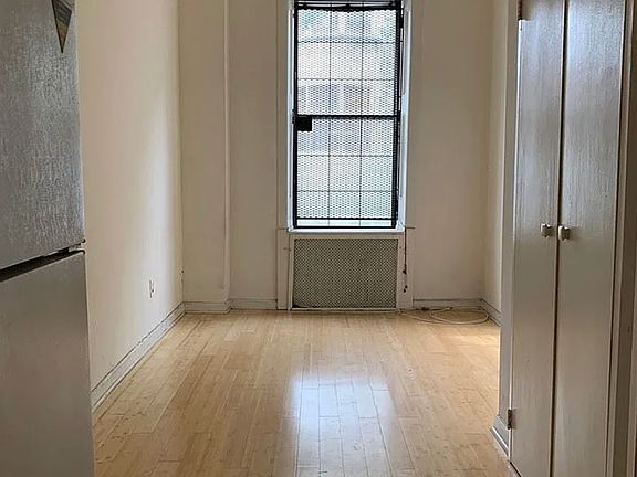 2nd image of 313 S 18th St APT 1FS