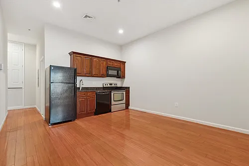 1204 Chestnut St Photo 1