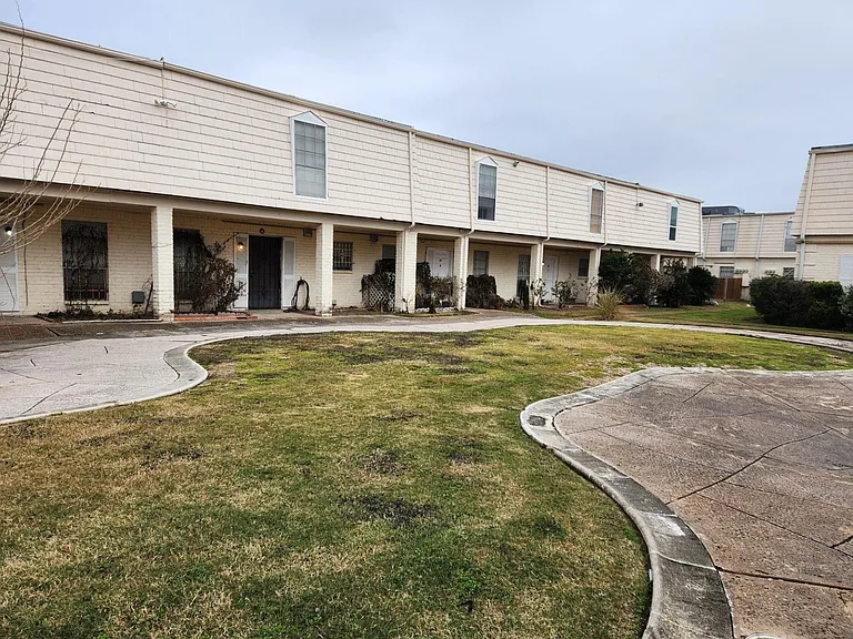 6201 Ranchester Dr #29 — Photo 32