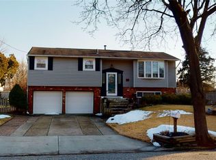 122 Berkeley Ave, Selden, NY 11784
