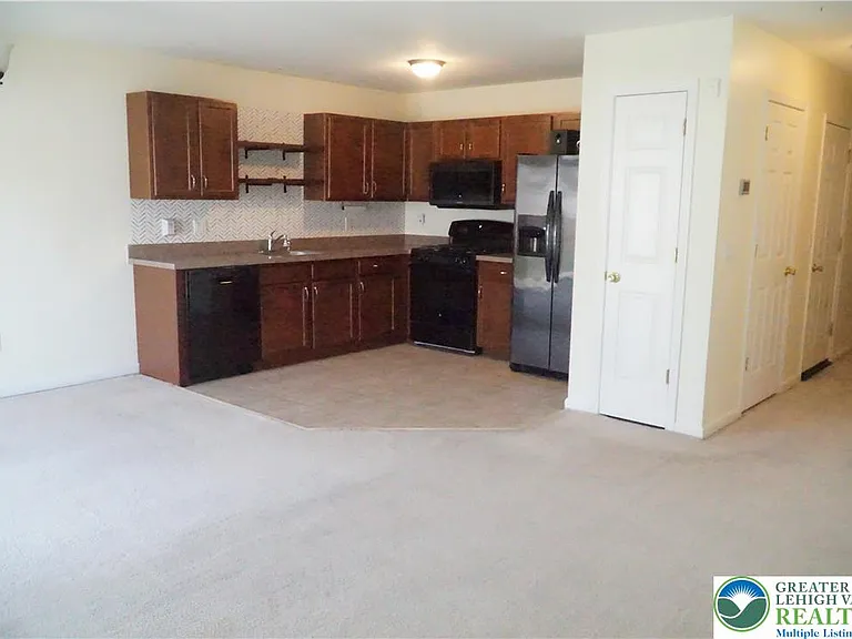 737 Trout Creek Ln — Photo 8