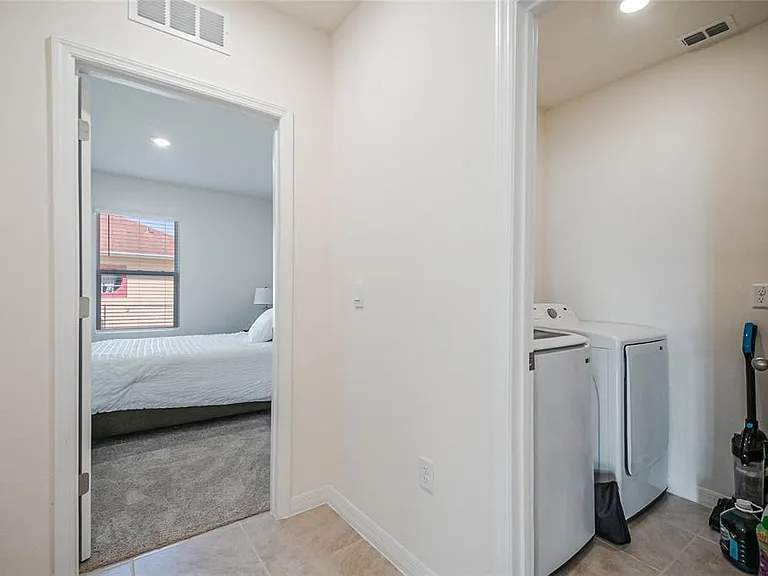 1126 Chichester Ct — Photo 14
