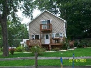 33721 N Lake Shore Dr, Grayslake, IL