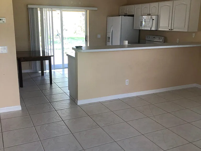 182 Rotonda Blvd W #C — Photo 4