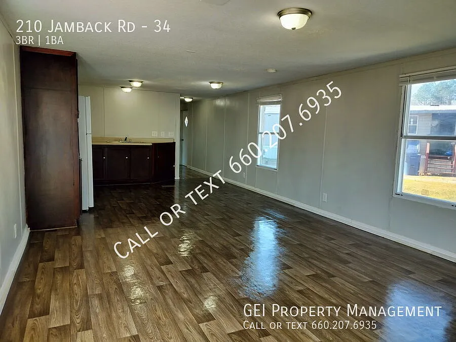 Newly renovated home on spacious corner lot with home warranty! — Photo 3