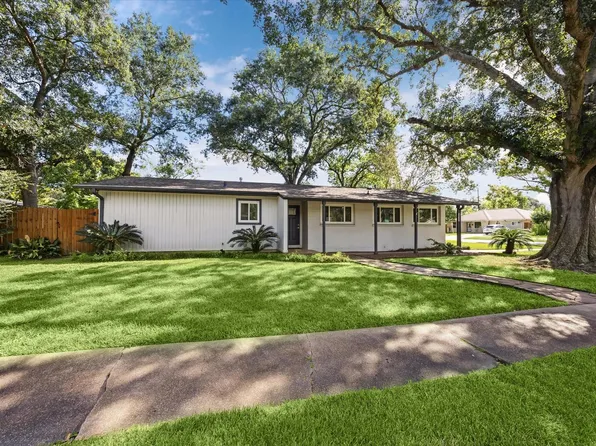 8621 Bob White Dr, Houston, TX 77074