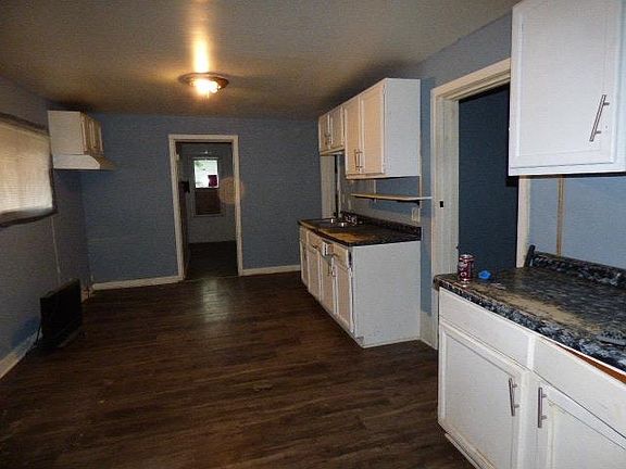 5th image of 403 Center Ave