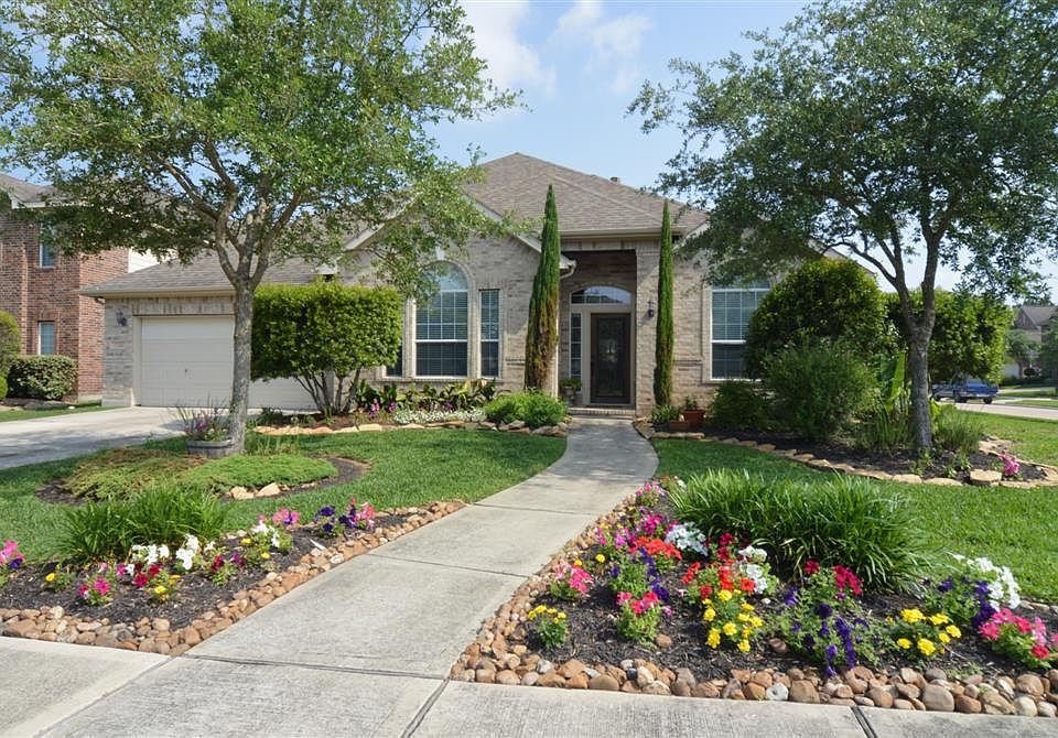 1st image of 3202 Lake Park Ln