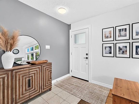 4th image of 411 E Woodland Cres SE