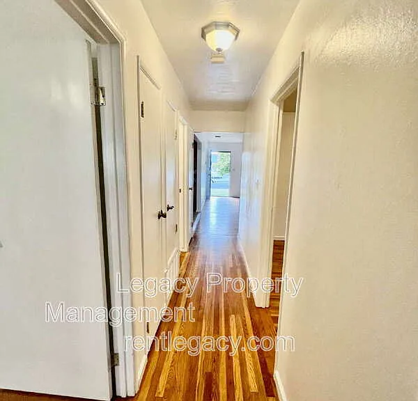 280 Markham Ave — Photo 14