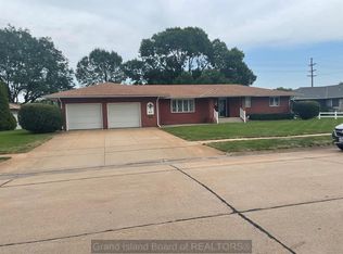 617 S Plum Rd, Grand Island, NE 68801