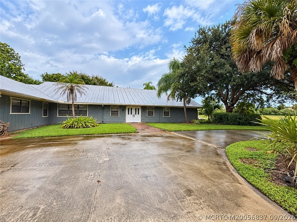 3 bed, 3.0 bath, 2391 sqft, $3,300 — Photo 3