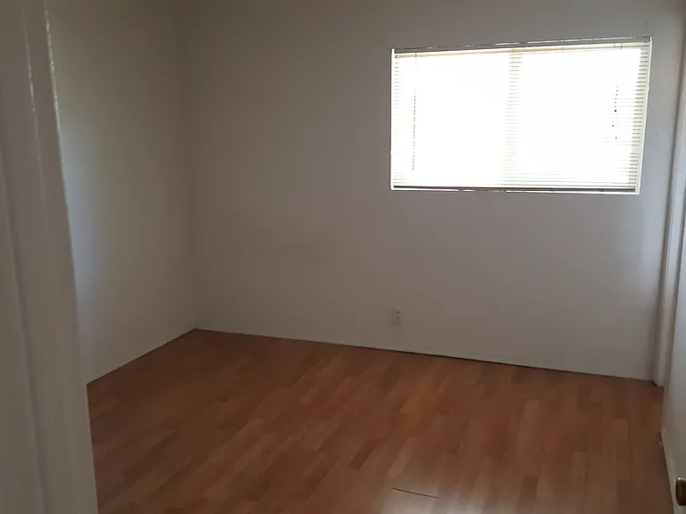 844 Chelwood Park Blvd NE — Photo 4