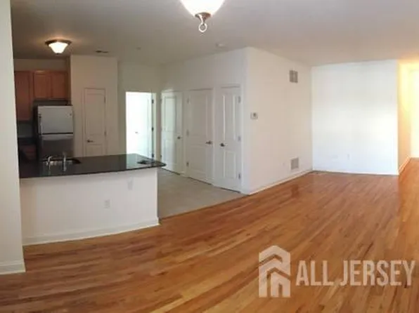 454 Gawron Ct, Parlin, NJ 08859