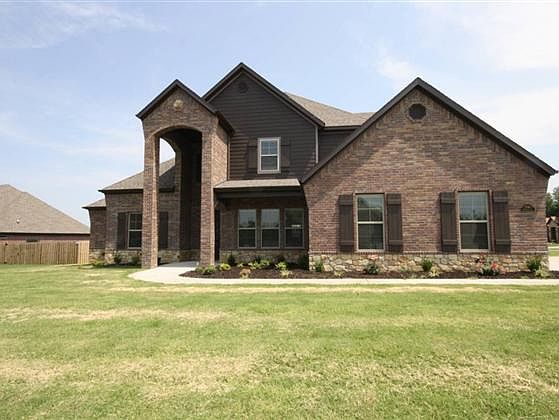 1st image of 2740 N Floral Ct