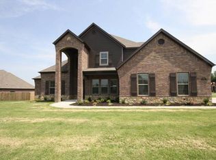 2740 N Floral Ct, Fayetteville, AR 72704
